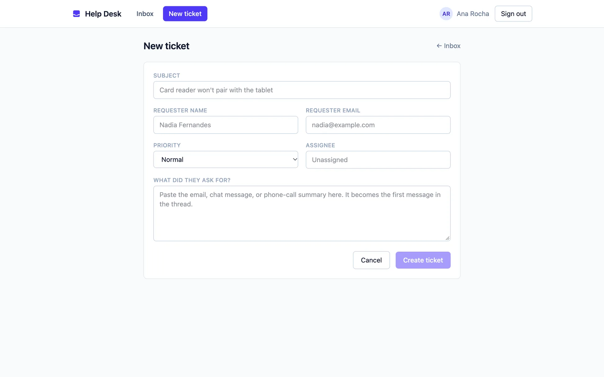 Formulário de novo ticket com assunto, cliente, prioridade, responsável e primeira mensagem.